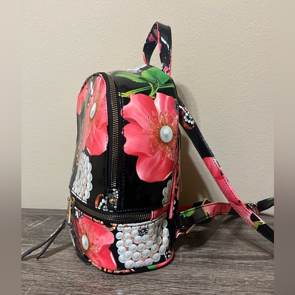 NWT 3 in 1 Convertible Mini Backpack Purse & Wallet - Picture 4 of 6